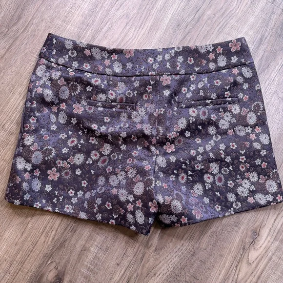 Loft Floral Print Shorts - Size 2 - Picture 2 of 14